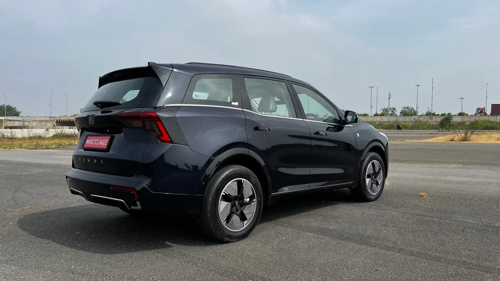 A rear three-quarter view of the Mahindra XEV 9S in a dark color